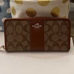 In perfect condition Coach wallet with lots of room. NWOT